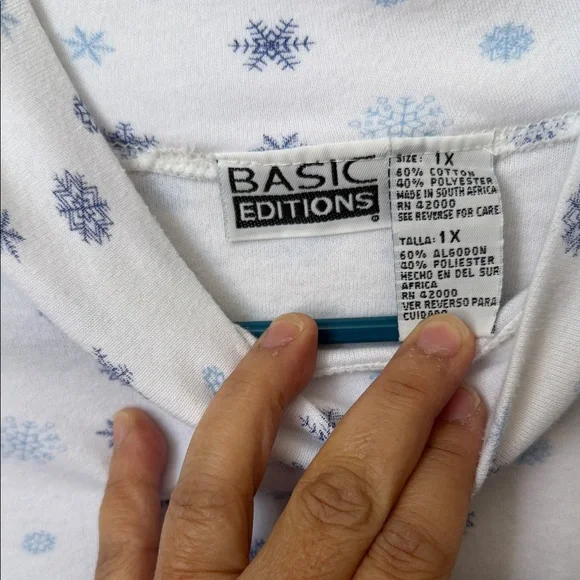Basic Editions White Top with Blue Snowflakes - Picture 3 of 6